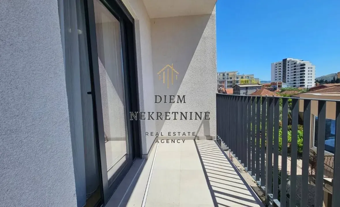 Izdavanje, dvosoban stan, 55m², Centar, Bar