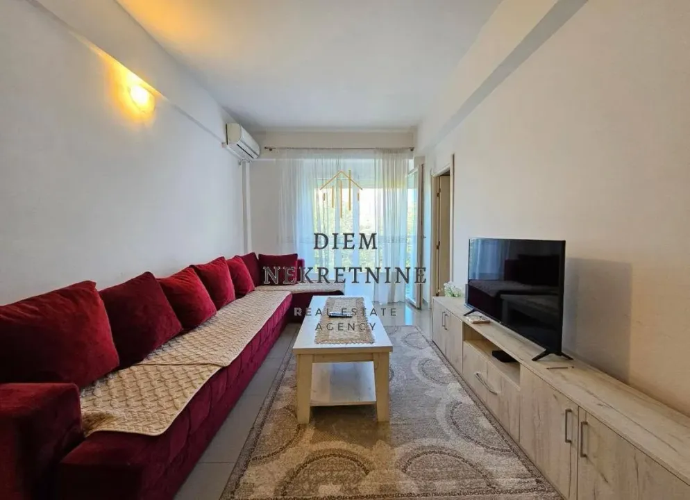 Rent, two bedroom apartment, 65m², Centar, Bar