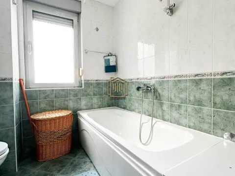 Izdavanje, trosoban stan, 120m², Pobrežje, Podgorica - image 13