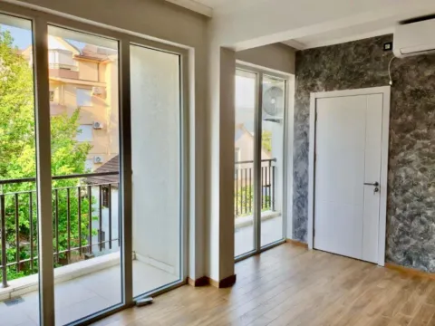 Izdavanje, trosoban stan, 90m², Vezirov Most, Podgorica - image 6