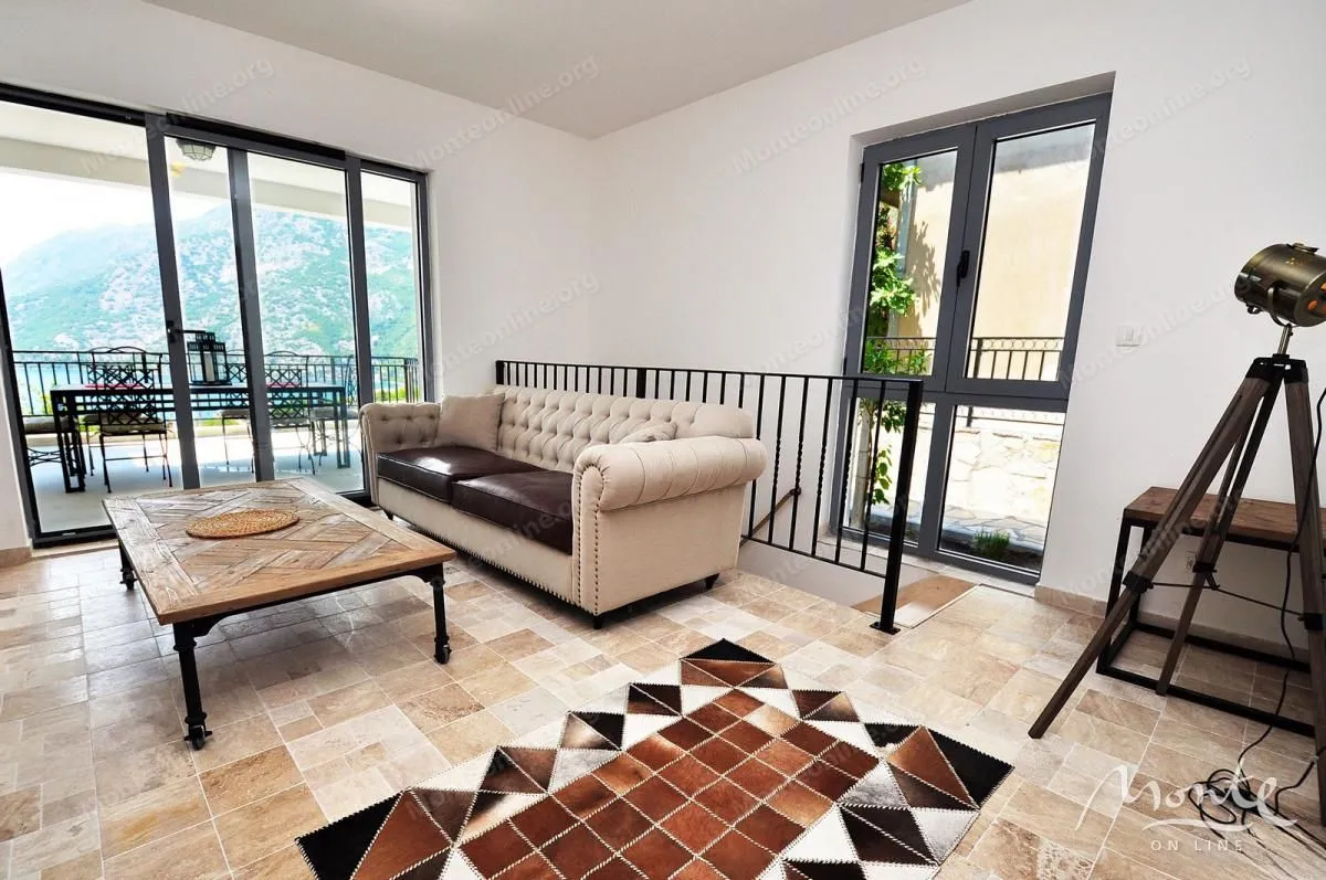 Sale, office space, 570m², Risan, Kotor