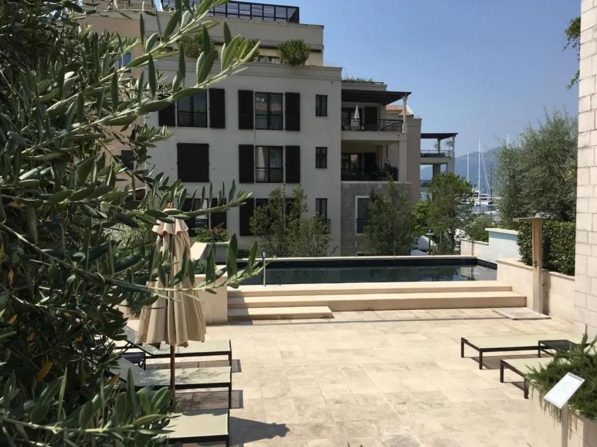 Prodaja, dvosoban stan, 107m², Tivat, Crna Gora