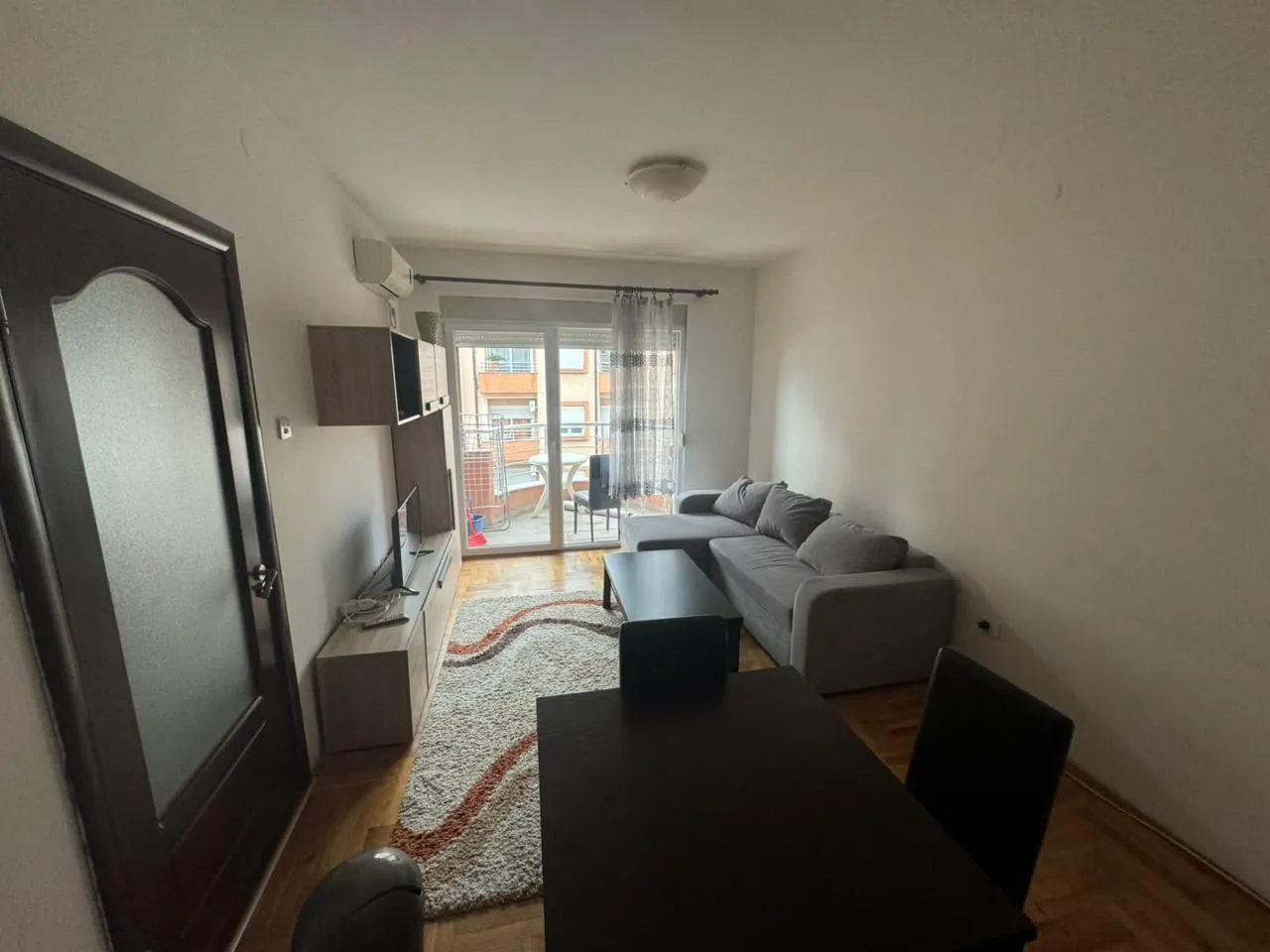 Izdavanje, jednosoban stan, 40m², City Kvart, Podgorica