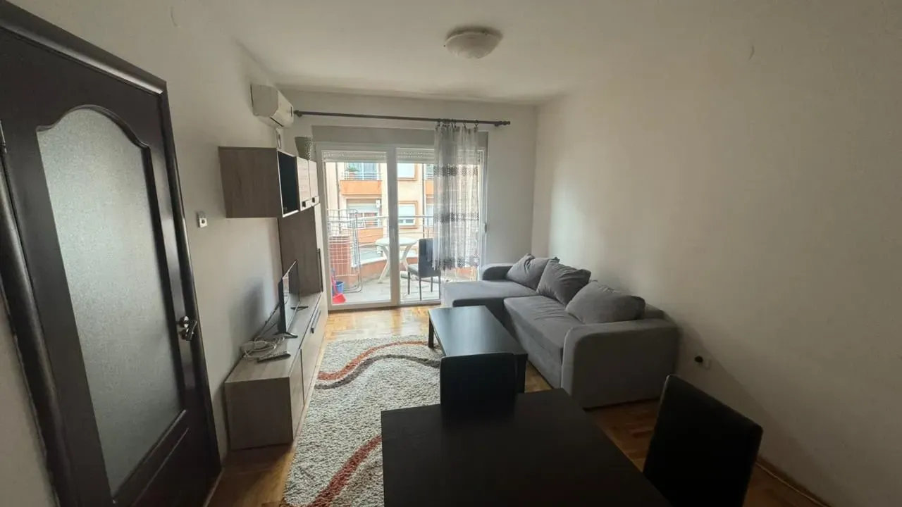 Izdavanje, jednosoban stan, 40m², City Kvart, Podgorica