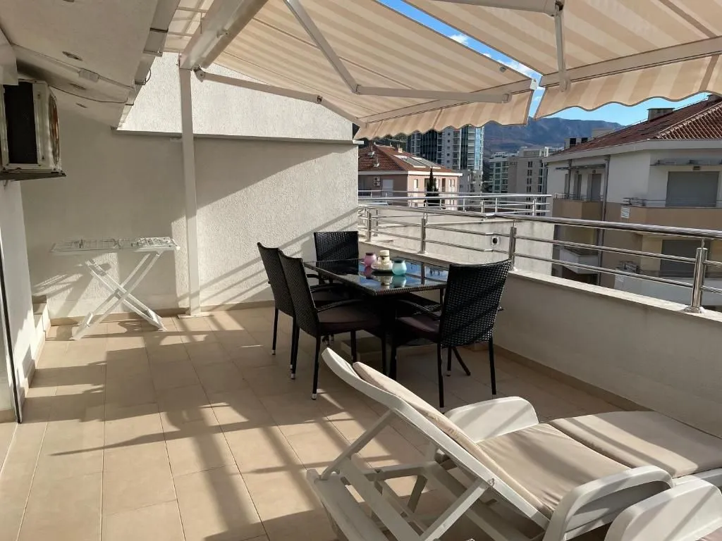 Rent, two bedroom apartment, 50m², Centar, Budva
