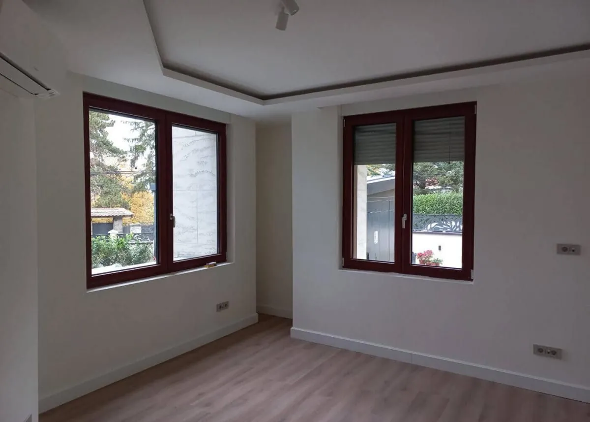 Izdavanje, četvorosoban stan, 155m², Savski Venac, Beograd