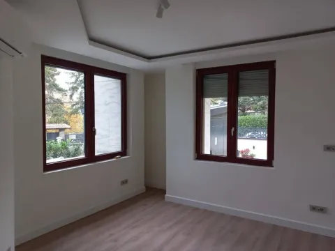 Izdavanje, četvorosoban stan, 155m², Savski Venac, Beograd - image 2