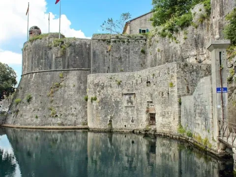 Sale, one bedroom apartment, 42m², Stari Grad Kotor, Kotor - image 18