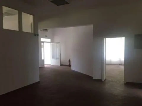 Izdavanje, poslovni prostor, 200m², Zemun Bačka, Zemun Sve Podlokacije - image 5