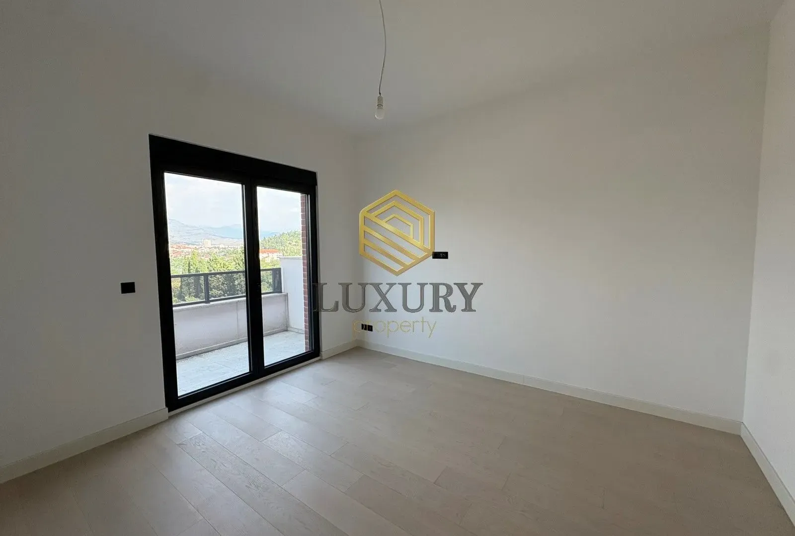 Prodaja, dvosoban stan, 118m², Preko Morače, Podgorica