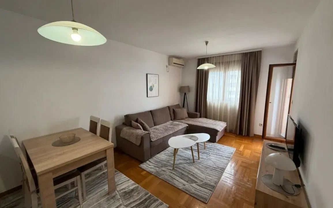 Izdavanje, jednosoban stan, 45m², Stari Aerodrom, Podgorica