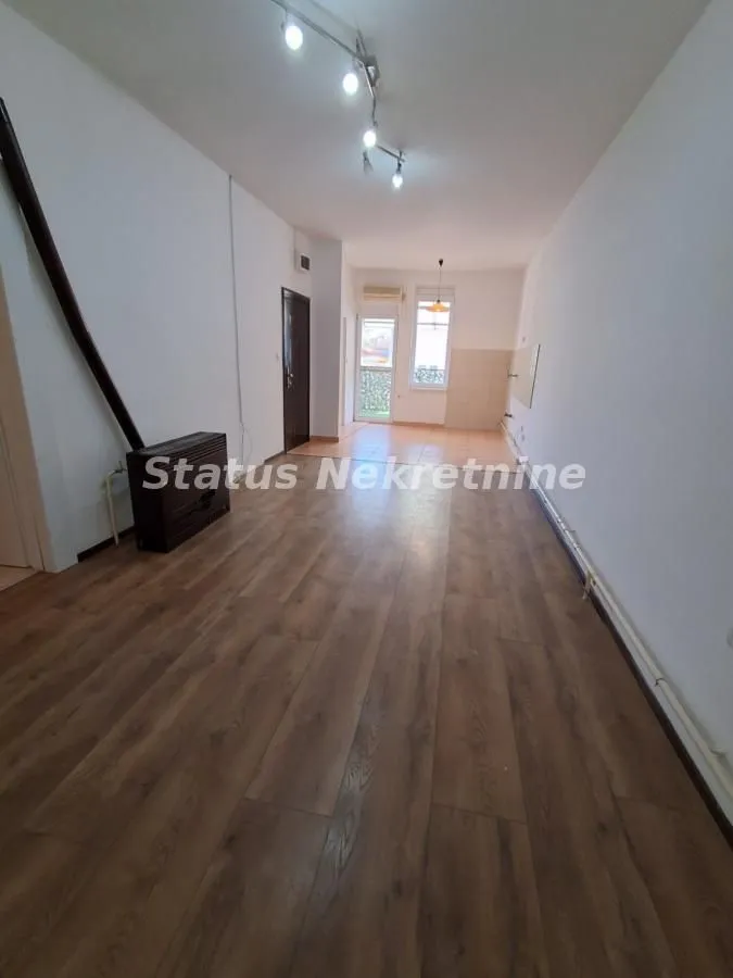 Prodaja, trosoban stan, 72m², Titel, Novi Sad