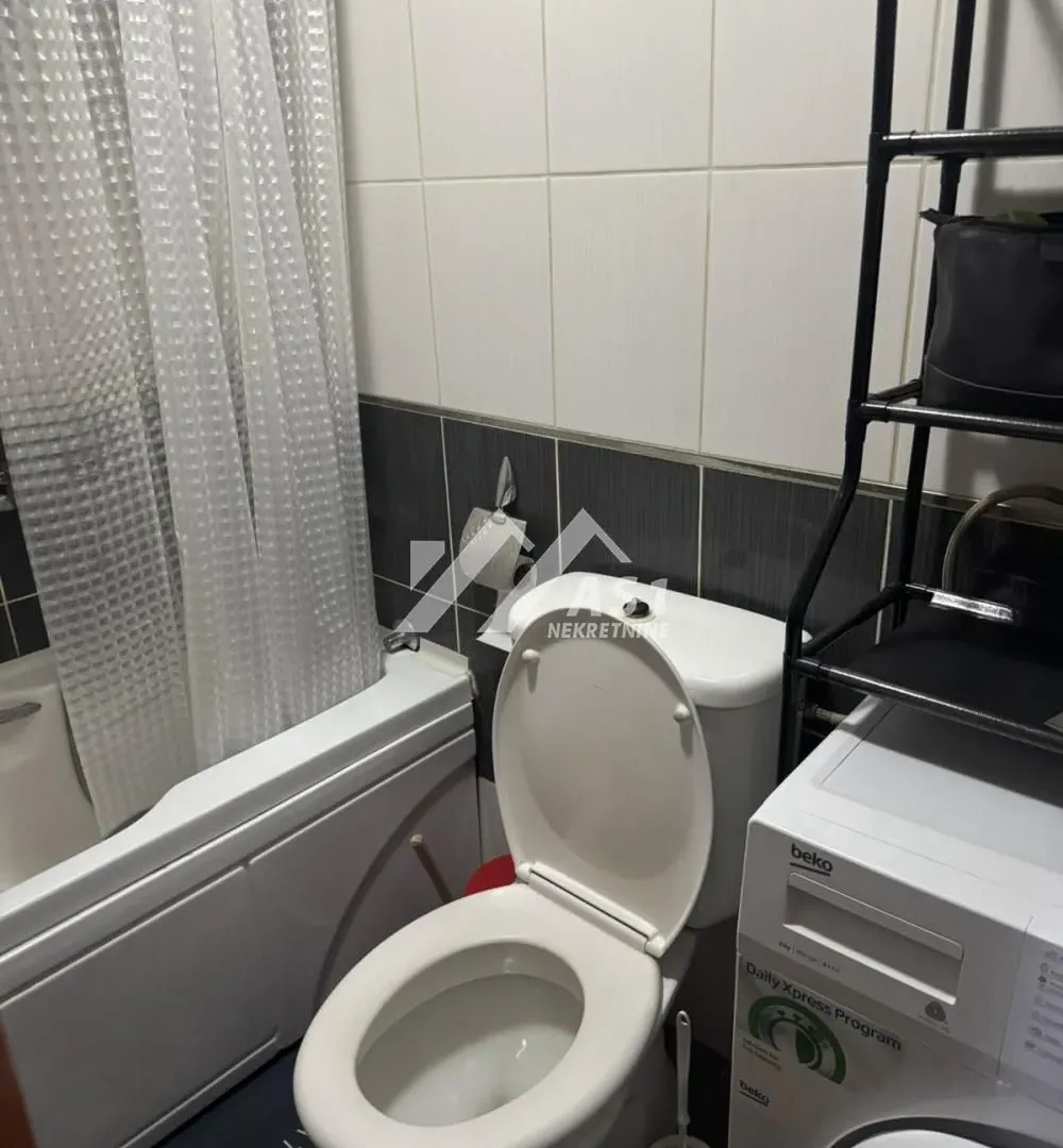 Izdavanje, dvosoban stan, 40m², Rotkvarija, Novi Sad Sve Podlokacije