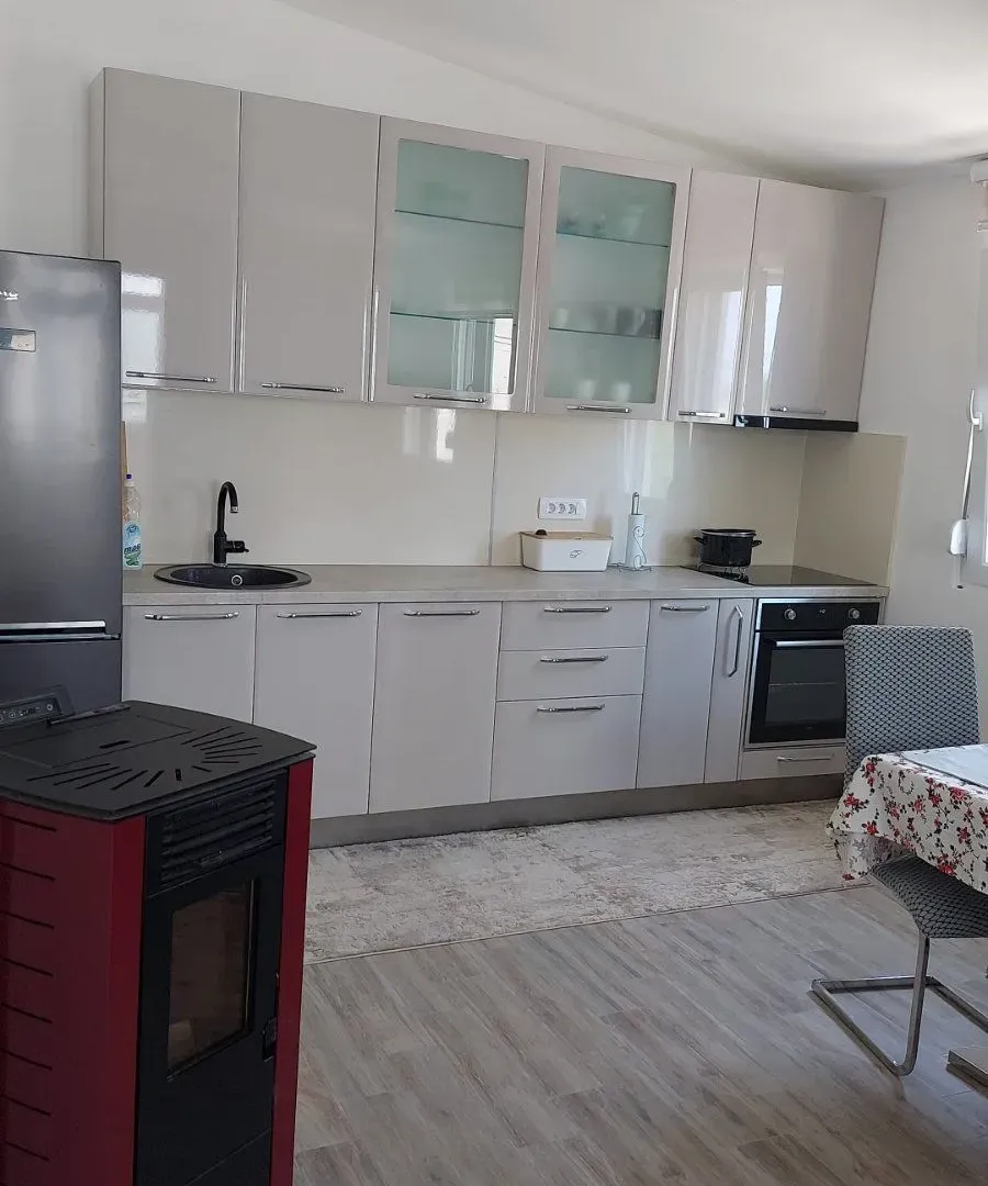 Izdavanje, dvosoban stan, 74m², Bar, Crna Gora