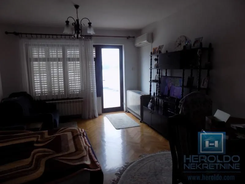 Sale, office space, 300m², Moravski park, Ćuprija
