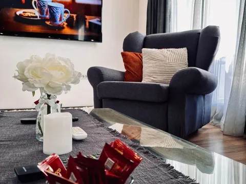 Izdavanje, trosoban stan, 130m², Tivat, Crna Gora - image 21