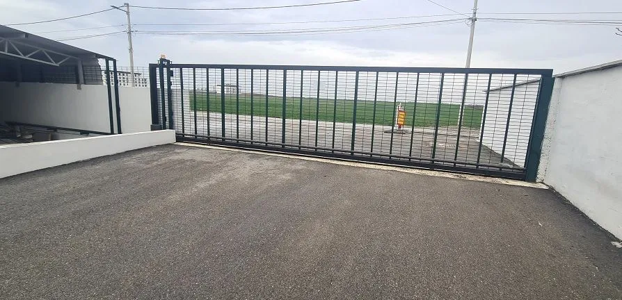 Izdavanje, poslovni prostor, 950m², Zemun Sve Podlokacije, Beograd