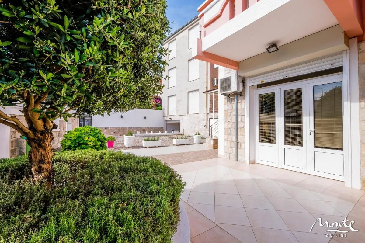 Sale, office space, 1256m², Budva, Crna Gora