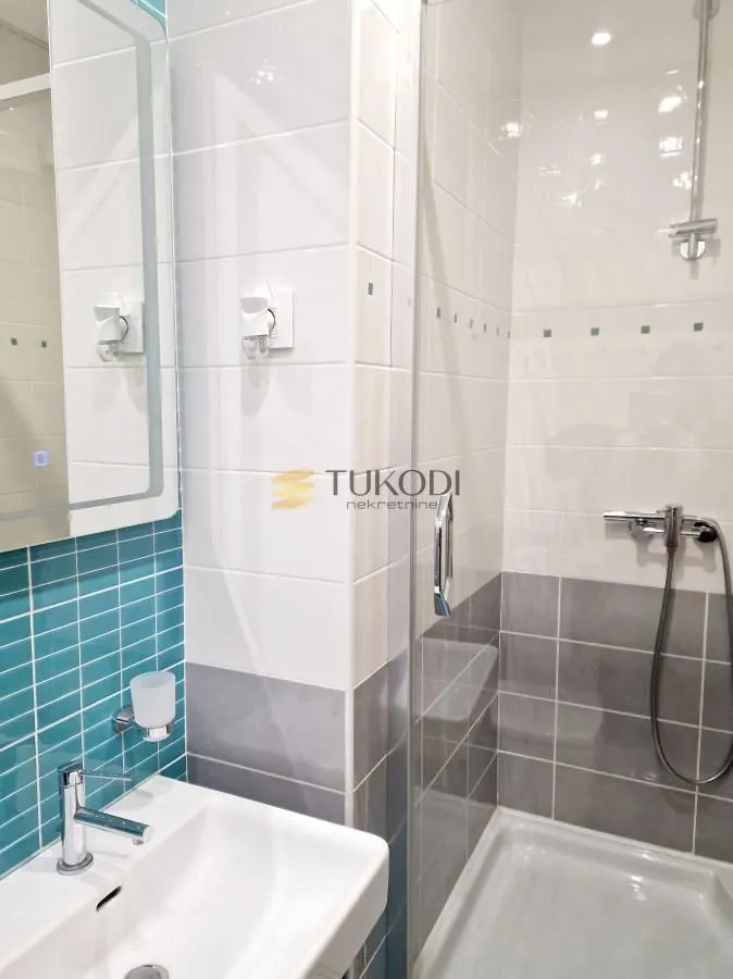 Prodaja, trosoban stan, 105m², Centar, Novi Sad