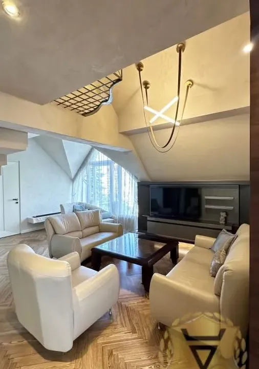 Izdavanje, četvorosoban stan, 197m², Banovo Brdo, Beograd