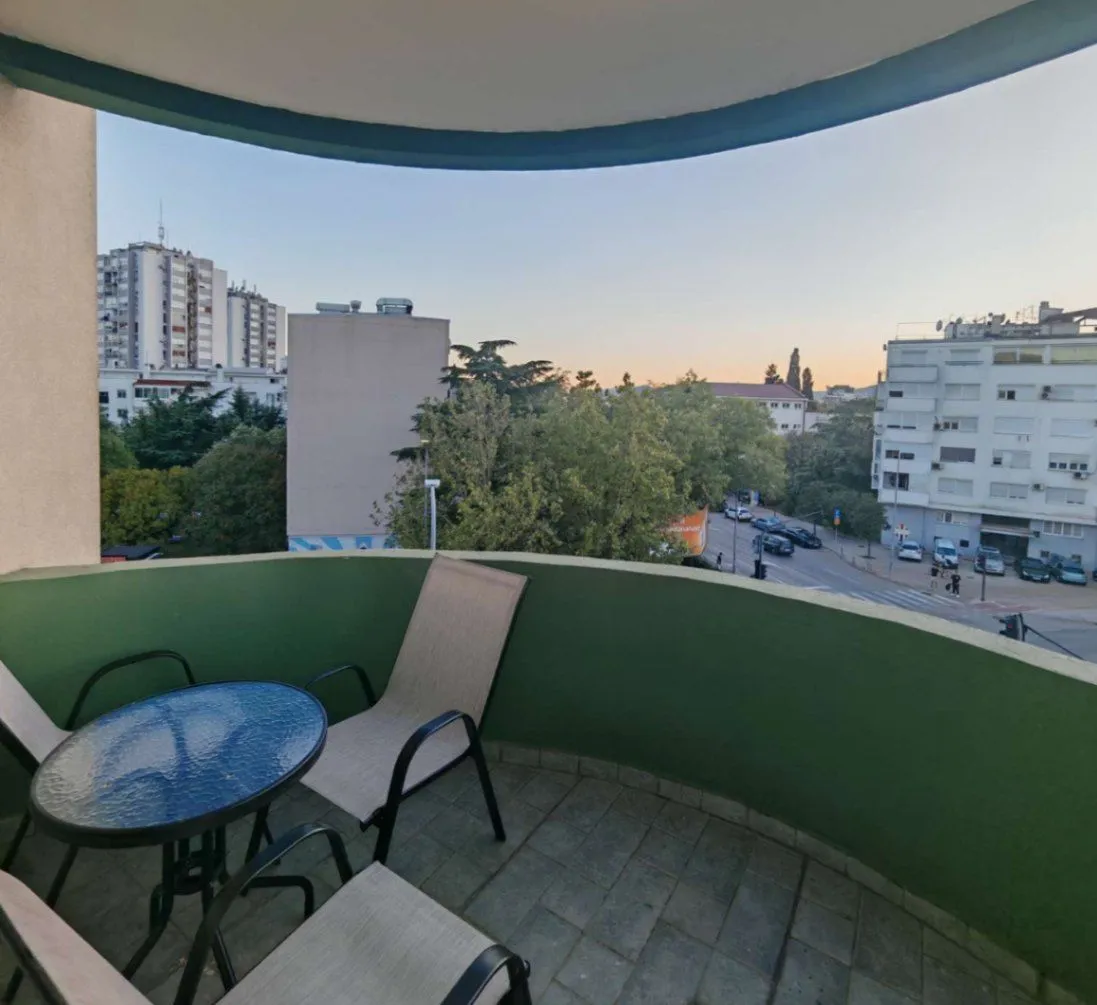 Izdavanje, dvosoban stan, 93m², Preko Morače, Podgorica