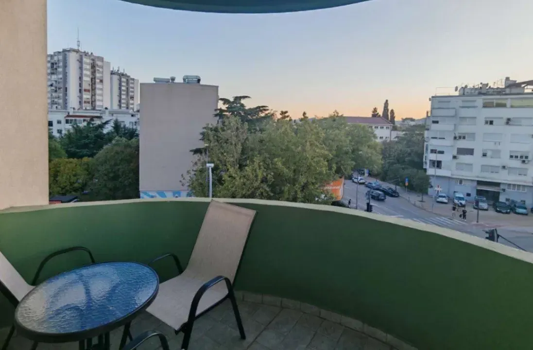 Izdavanje, dvosoban stan, 93m², Preko Morače, Podgorica