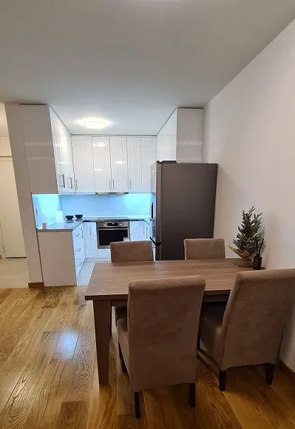 Izdavanje, trosoban stan, 74m², Novi Beograd Blok 65, Novi Beograd Sve Podlokacije