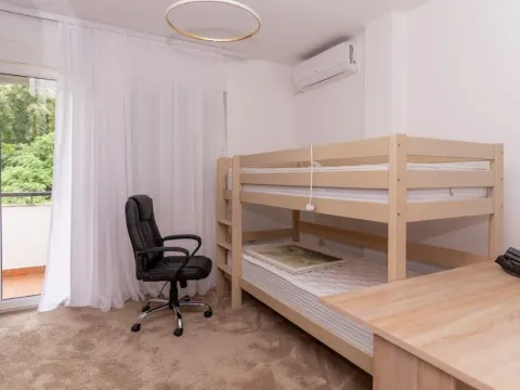 Izdavanje, trosoban stan, 200m², Gorica C, Podgorica - image 14