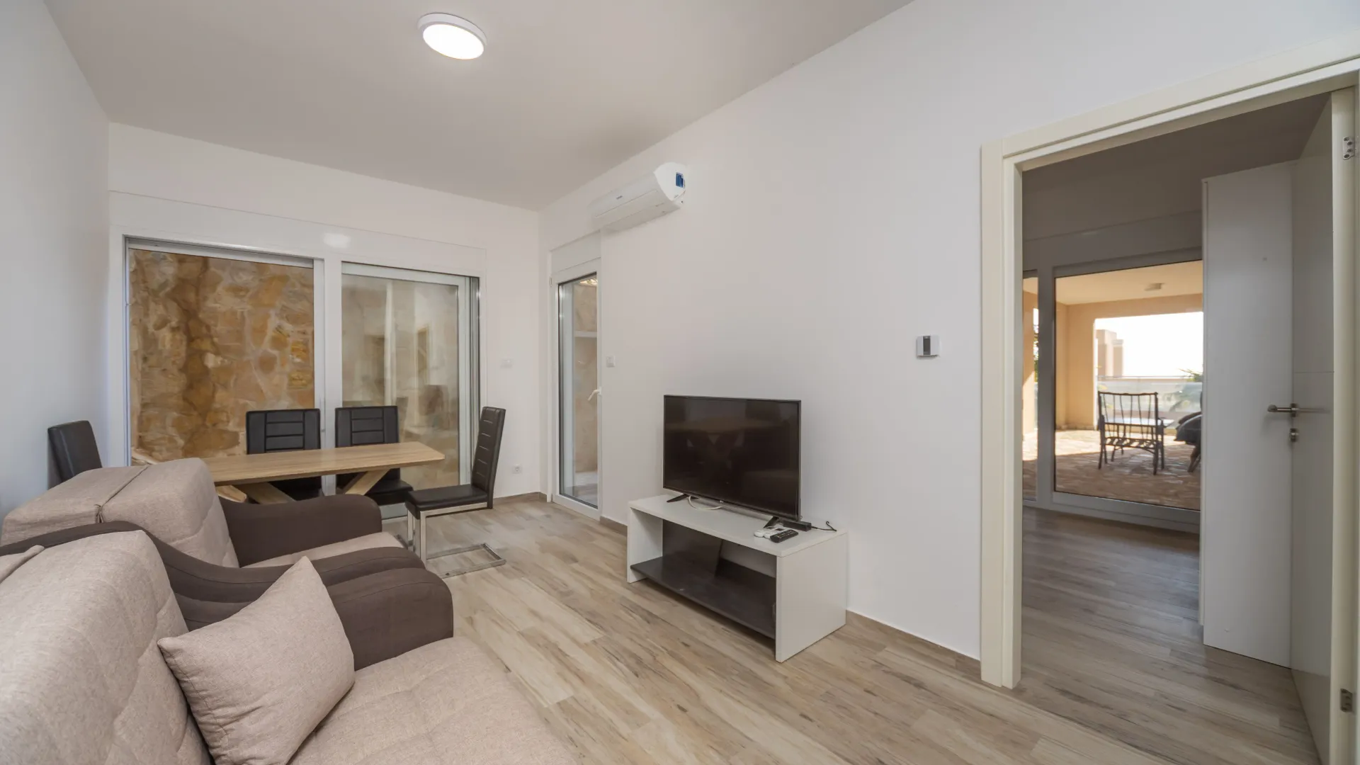 Sale, two bedroom apartment, 75m², Dobre Vode, Bar