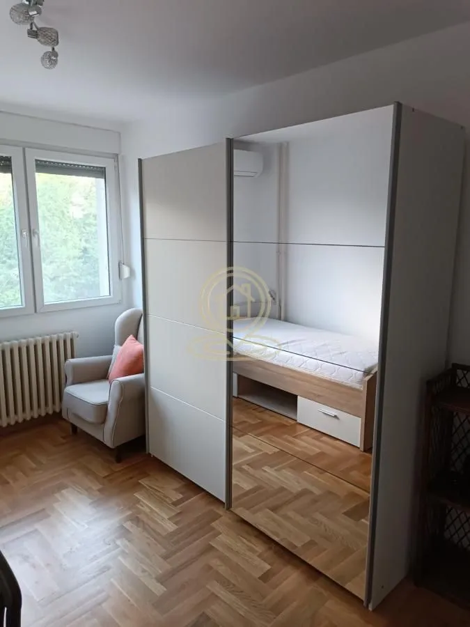 Izdavanje, trosoban stan, 77m², Banjica, Voždovac Sve Podlokacije