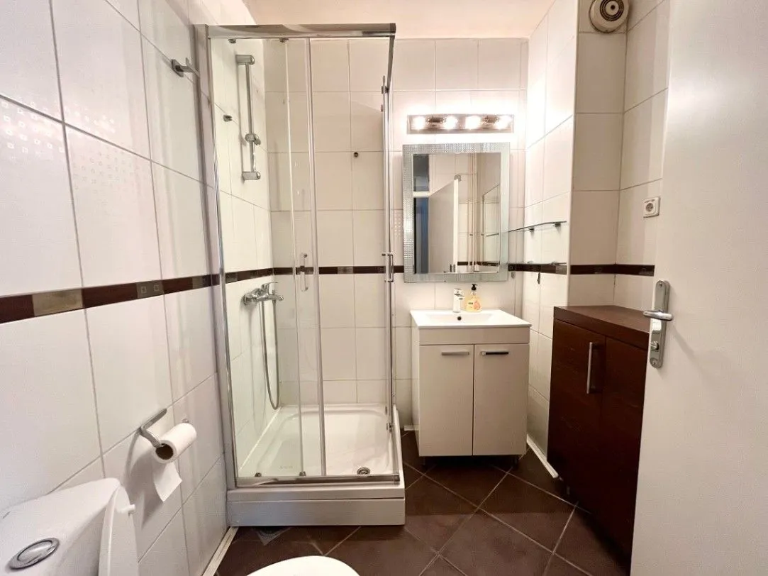 Izdavanje, četvorosoban stan, 105m², Kanarevo Brdo, Beograd