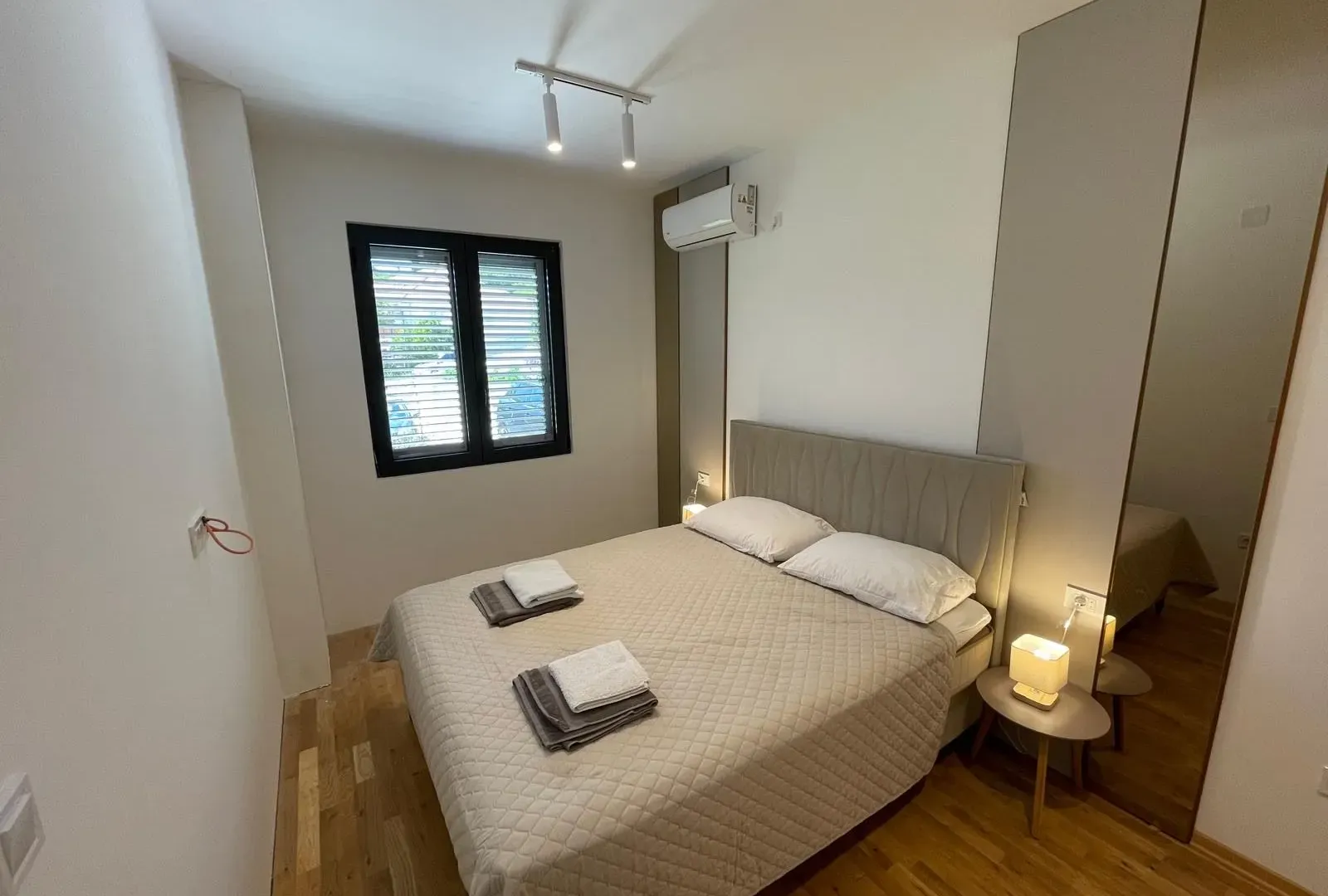 Izdavanje, jednosoban stan, 50m², Đenovići, Herceg Novi