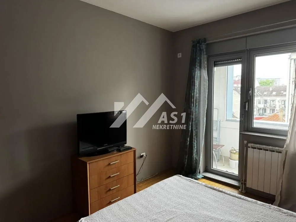 Izdavanje, dvosoban stan, 52m², Centar, Novi Sad