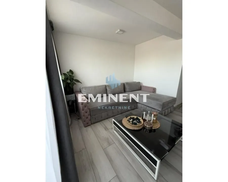 Izdavanje, dvosoban stan, 56m², Zemun Gornji Grad, Zemun Sve Podlokacije
