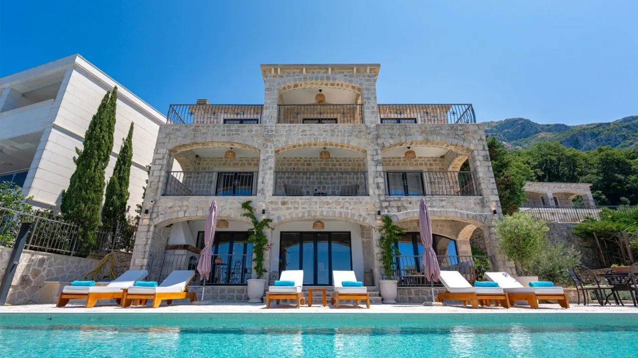 Prodaja, kuća, 374m², Drobni pijesak, Budva