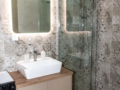 Izdavanje, jednosoban stan, 60m², Radanovići, Kotor - image 13