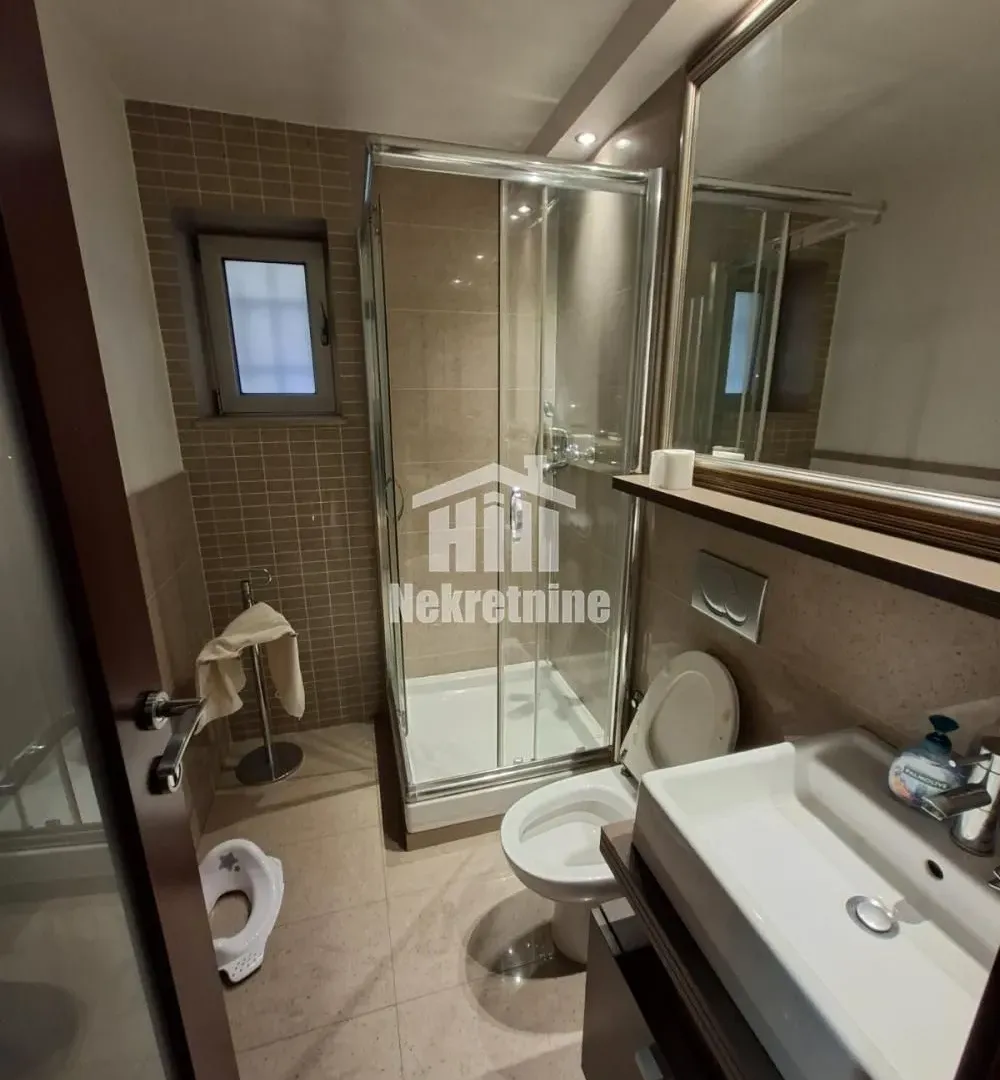 Izdavanje, kuća, 330m², Čukarica, Beograd