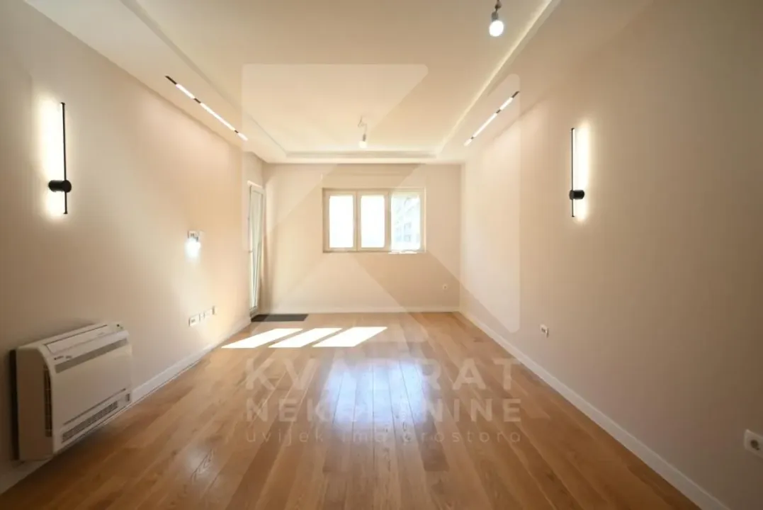 Rent, office space, 68m², Central Point, Podgorica