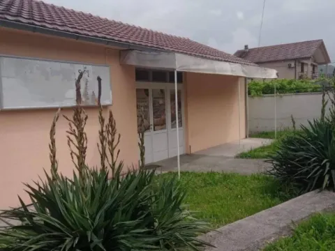 Izdavanje,  poslovni prostor, 65m2, Velje Brdo, Podgorica