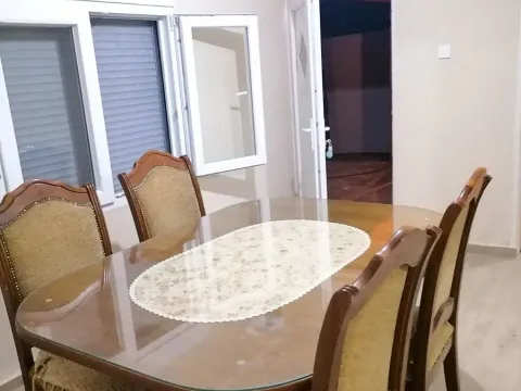 Izdavanje, dvosoban stan, 80m², Centar, Podgorica - image 3