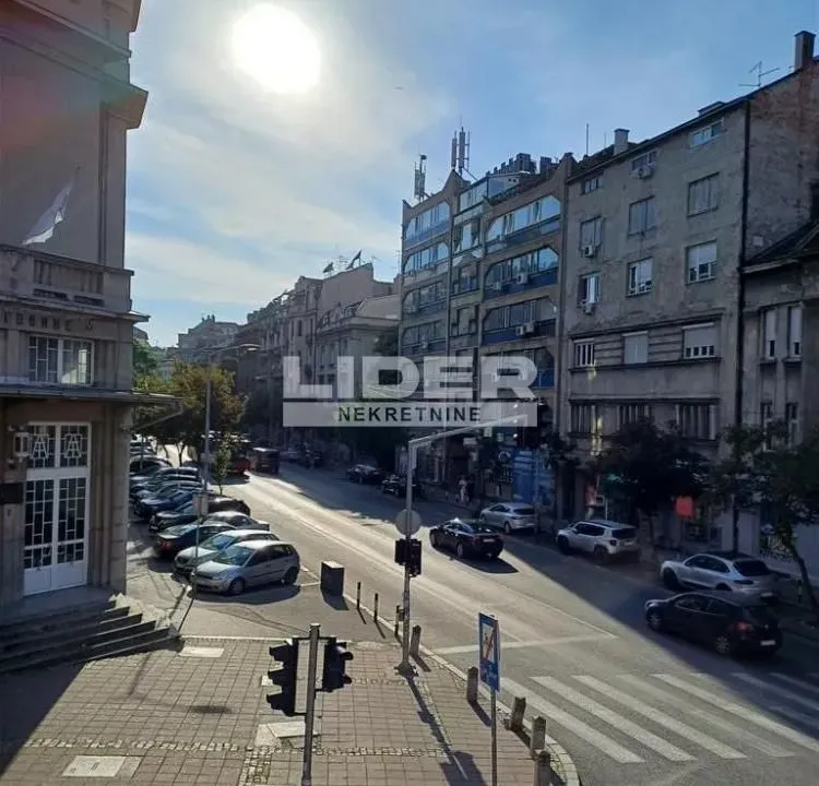 Izdavanje, četvorosoban stan, 115m², Skadarlija, Beograd