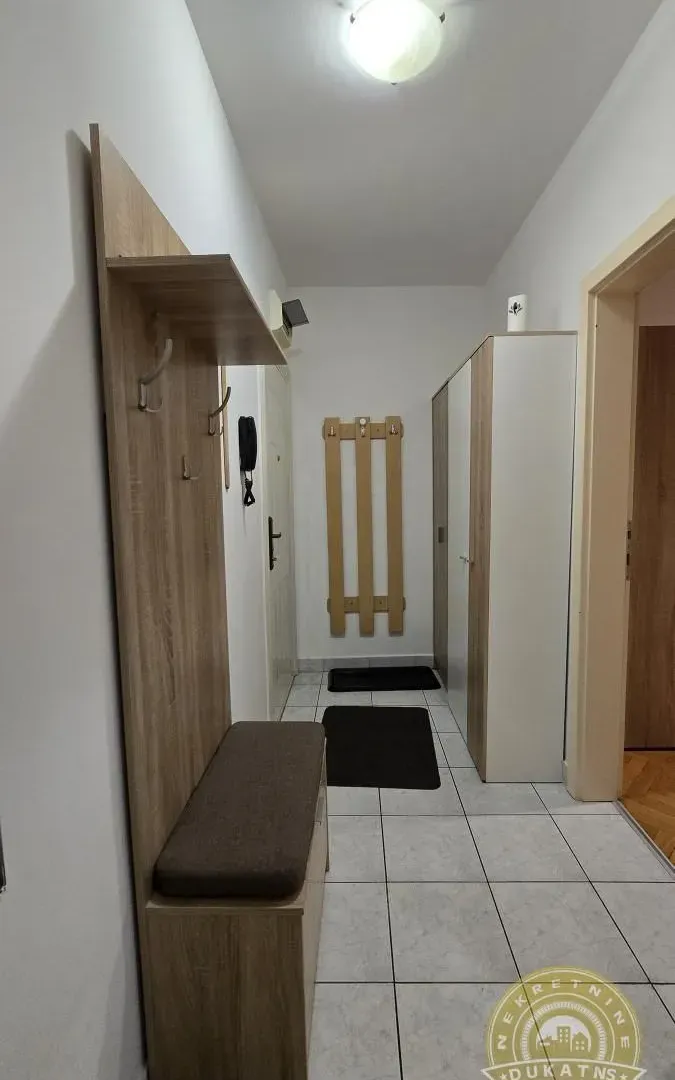 Izdavanje, jednosoban stan, 38m², Socijalno, Novi Sad Sve Podlokacije