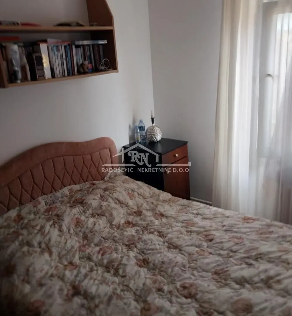 Prodaja, kuća, 410m², Novi Banovci, Stara Pazova