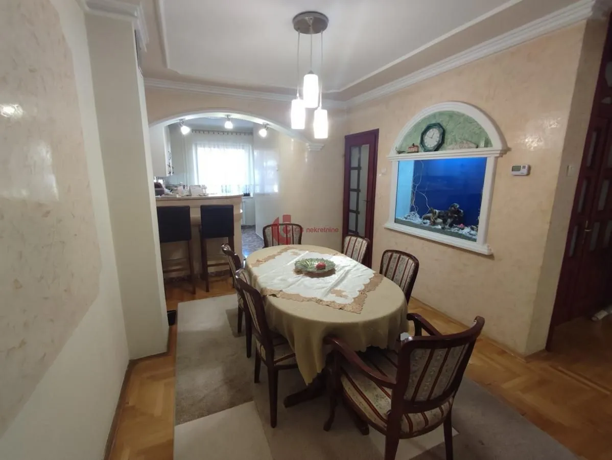 Prodaja, kuća, 268m², Kertvaroš, Subotica