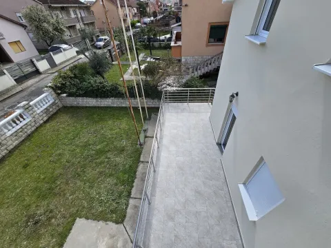 High-angle view of the tiled terrace and yard of the house. - image 15