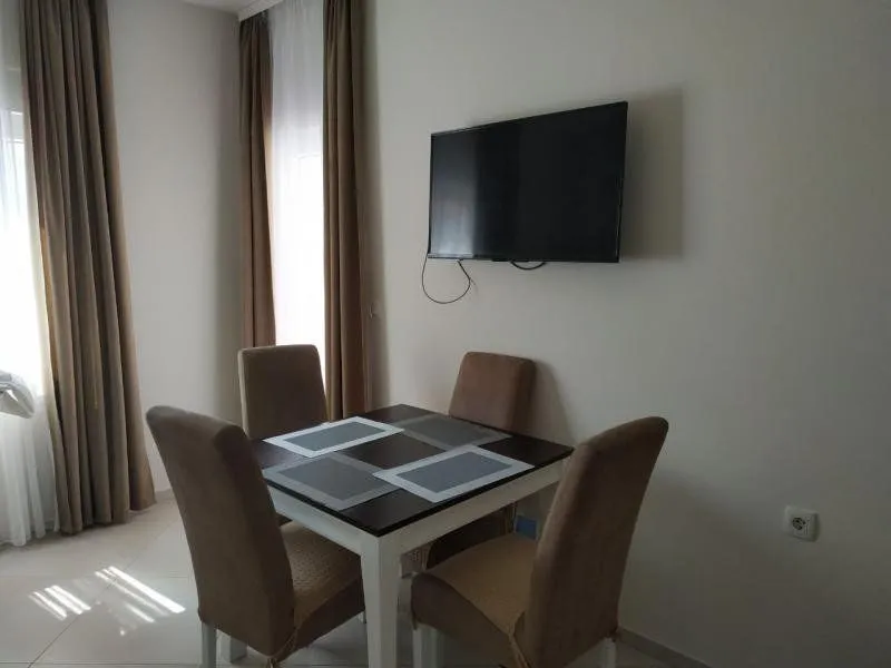 Izdavanje, jednosoban stan, 45m², Bečići, Budva
