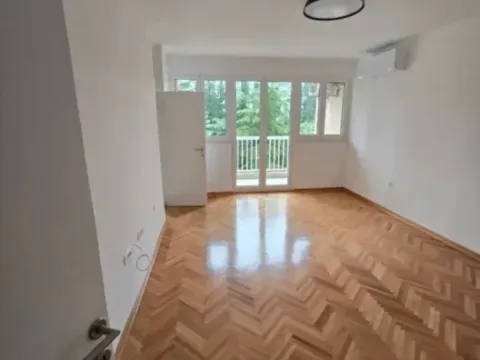 Izdavanje, dvosoban stan, 74m², Gintaš, Podgorica - image 2