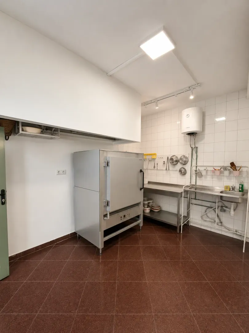 Izdavanje, poslovni prostor, 120m², Centar, Podgorica