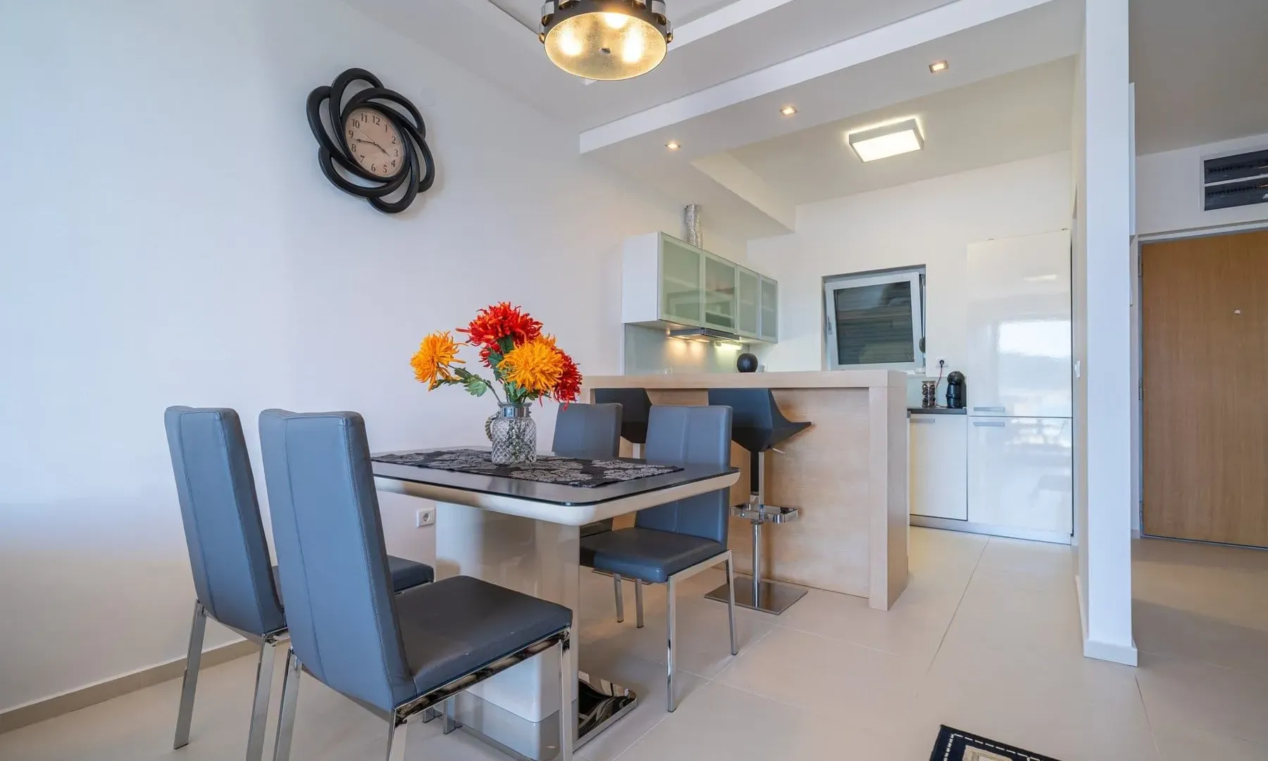 Prodaja, jednosoban stan, 75m², Pržno, Budva