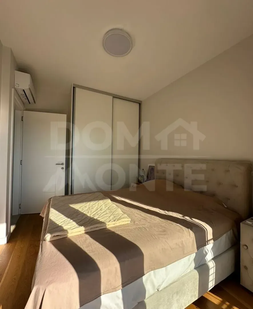 Izdavanje, dvosoban stan, 67m², Tivat, Crna Gora